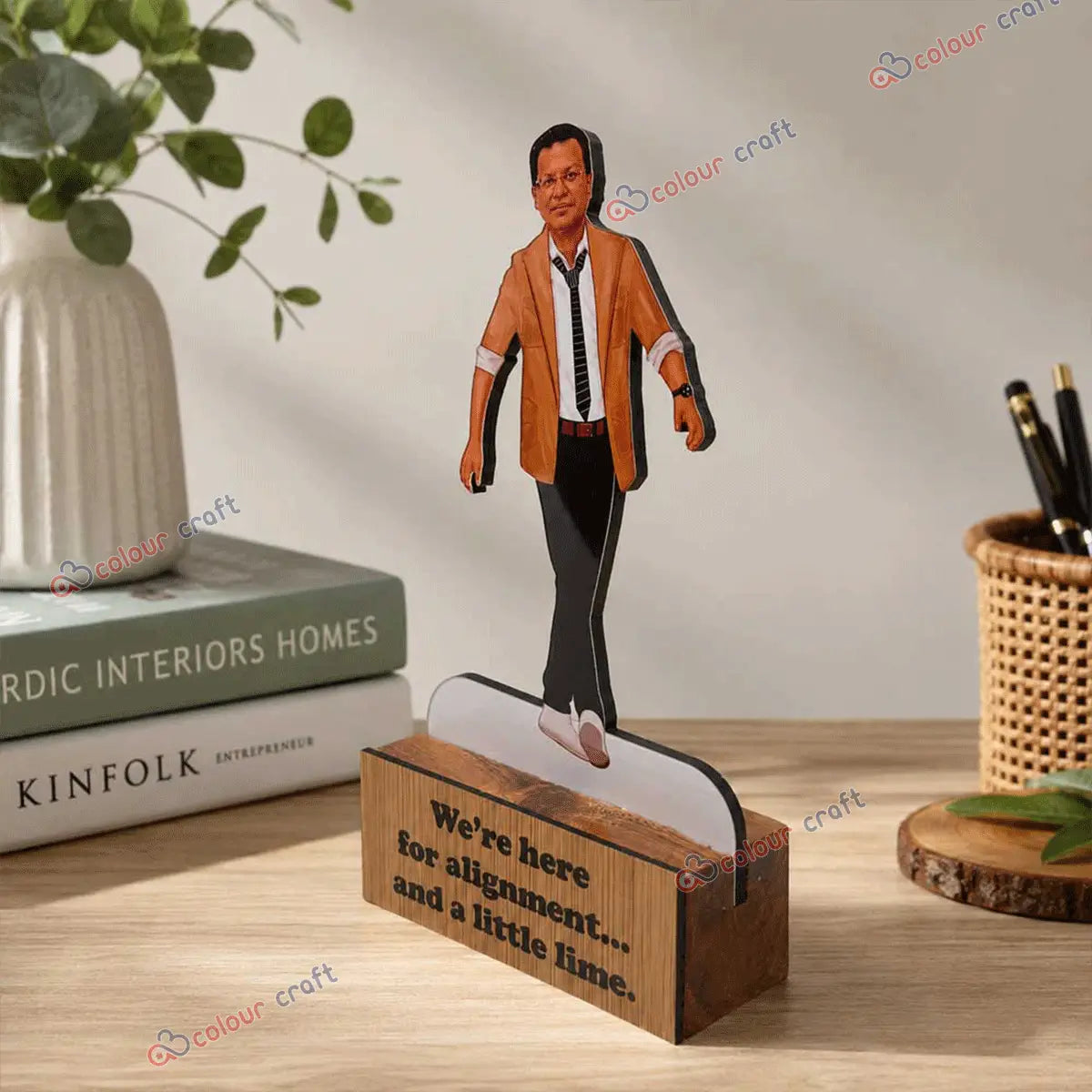 Personalized caricature desk stand