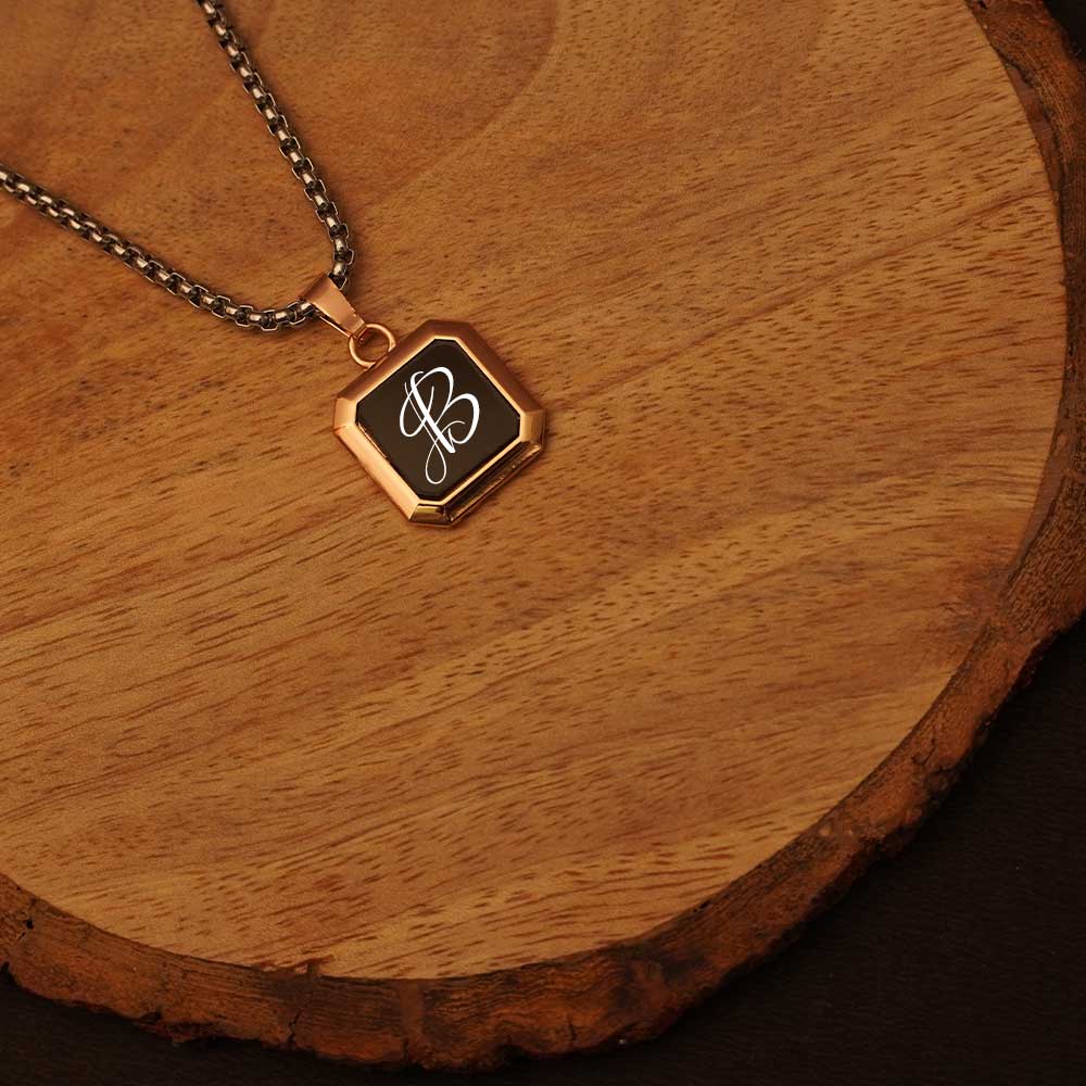 Initial pendant