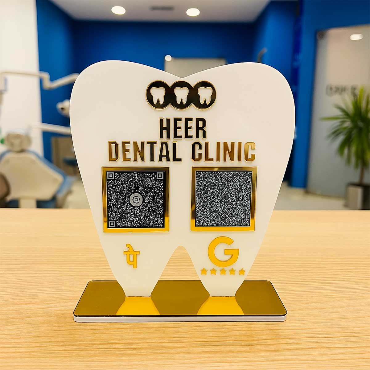 Customized QR Standy For dental clinic